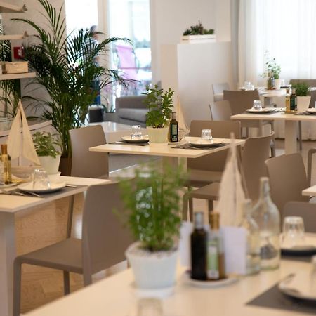 Hotel San Gottardo Riccione Esterno foto