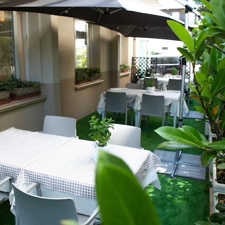 Hotel San Gottardo Riccione Esterno foto